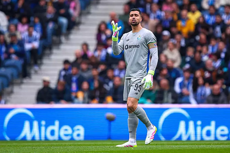 حارس بورتو يتلقى جائزة الأفضل قبيل انطلاق كأس العالم للأندية، منافس الأهلي في المشهد