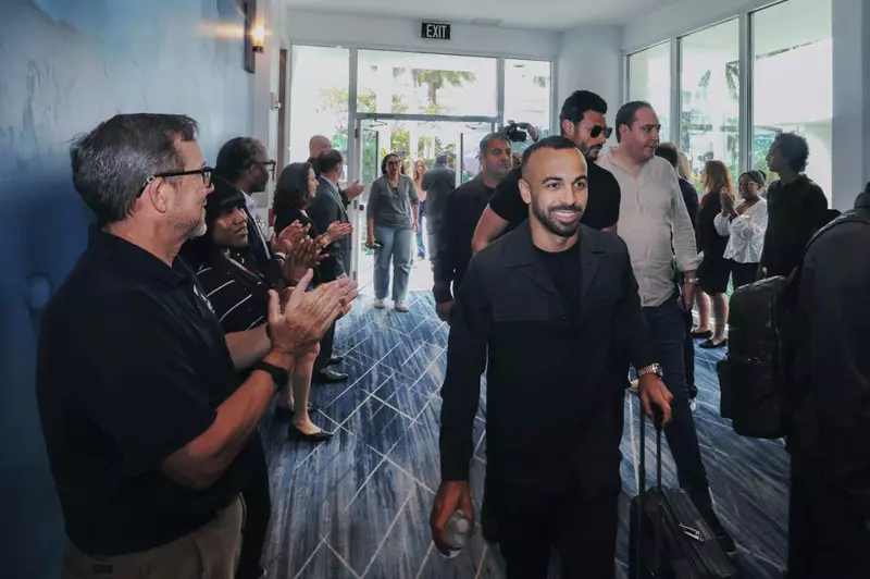 رئيس لجنة الشباب والرياضة بالبرلمان يلتقي ببعثة الأهلي للاطمئنان على استعداداتها في المونديال